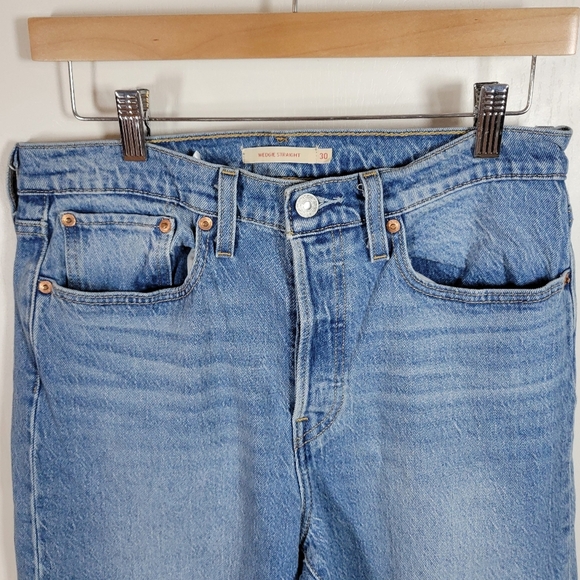 Levi's Premium Denim Button Fly Wedgie Straight Fit Jeans Size 30 - Picture 3 of 10